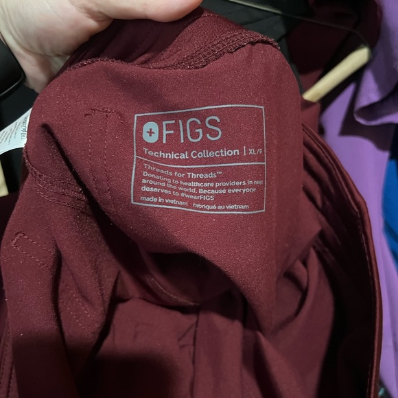 Figs maroon scrub pants - Picture 1 of 2